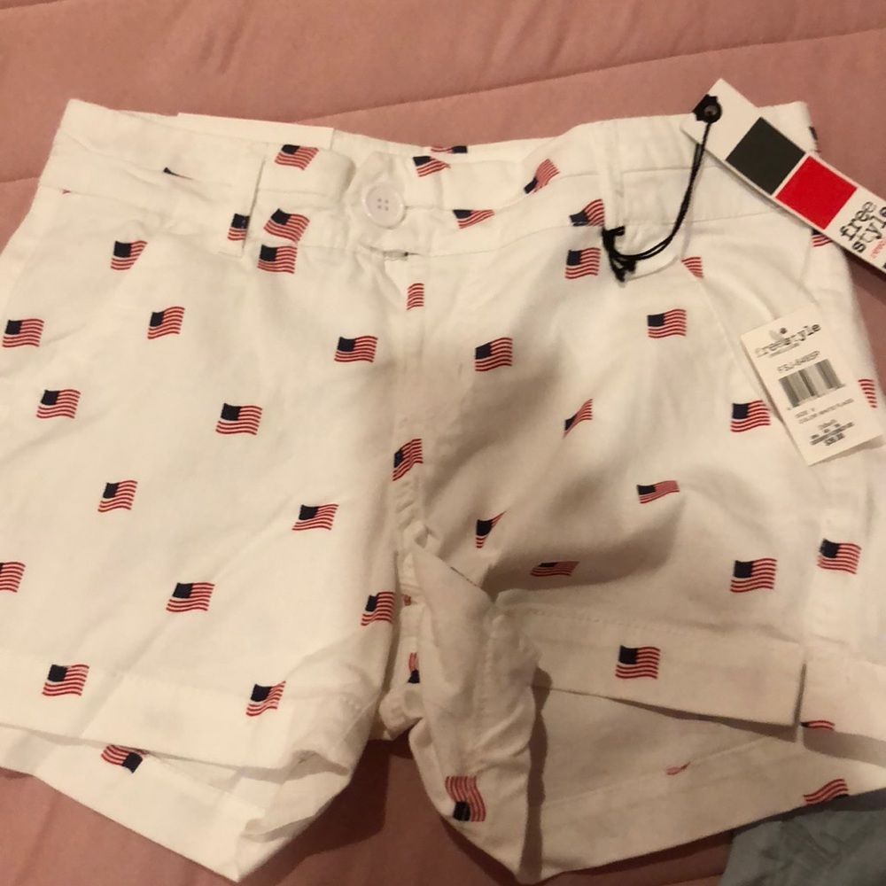 Freestyle revolution white flag shorts